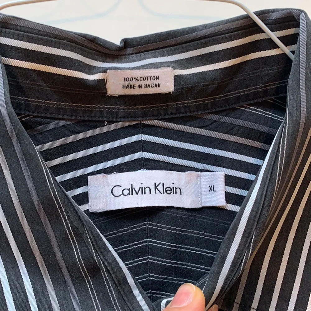Calvin Klein dress shirt size xl in great condition - Picture 2 of 3